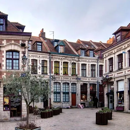 Centre - Beautiful With Garden !