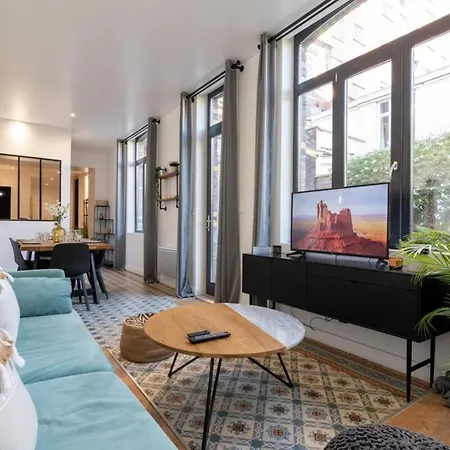 Centre - Beautiful With Garden ! Apartment *