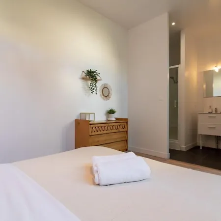 Centre - Beautiful With Garden ! Apartment
