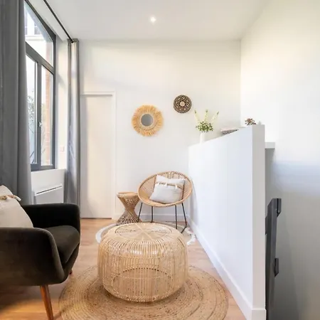 Centre - Beautiful With Garden ! Apartment