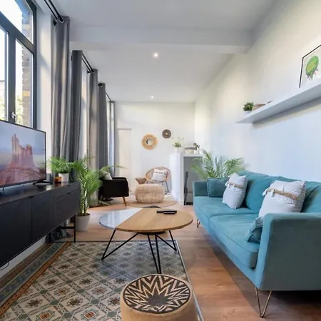 Centre - Beautiful With Garden ! Apartment